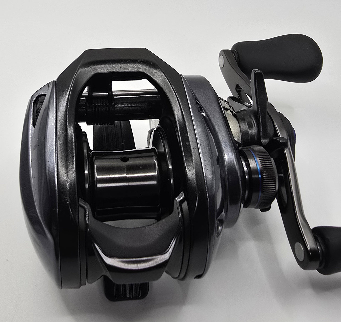 Shimano 23 SLX DC 70 Baitcast Reel Right Hand from Japan