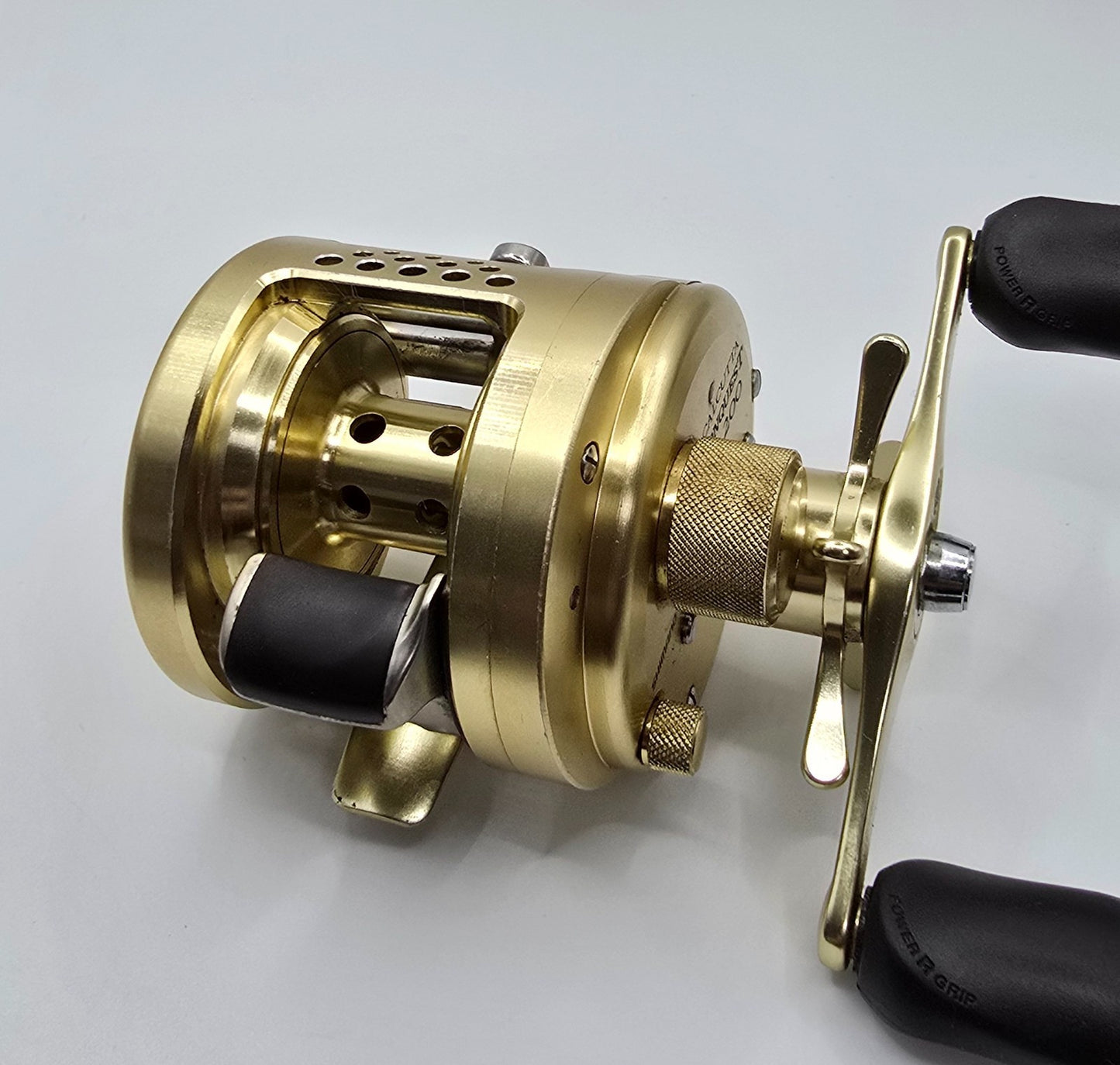 Shimano 01 Calcutta Conquest 200 Baitcast Reel Right Hand from Japan