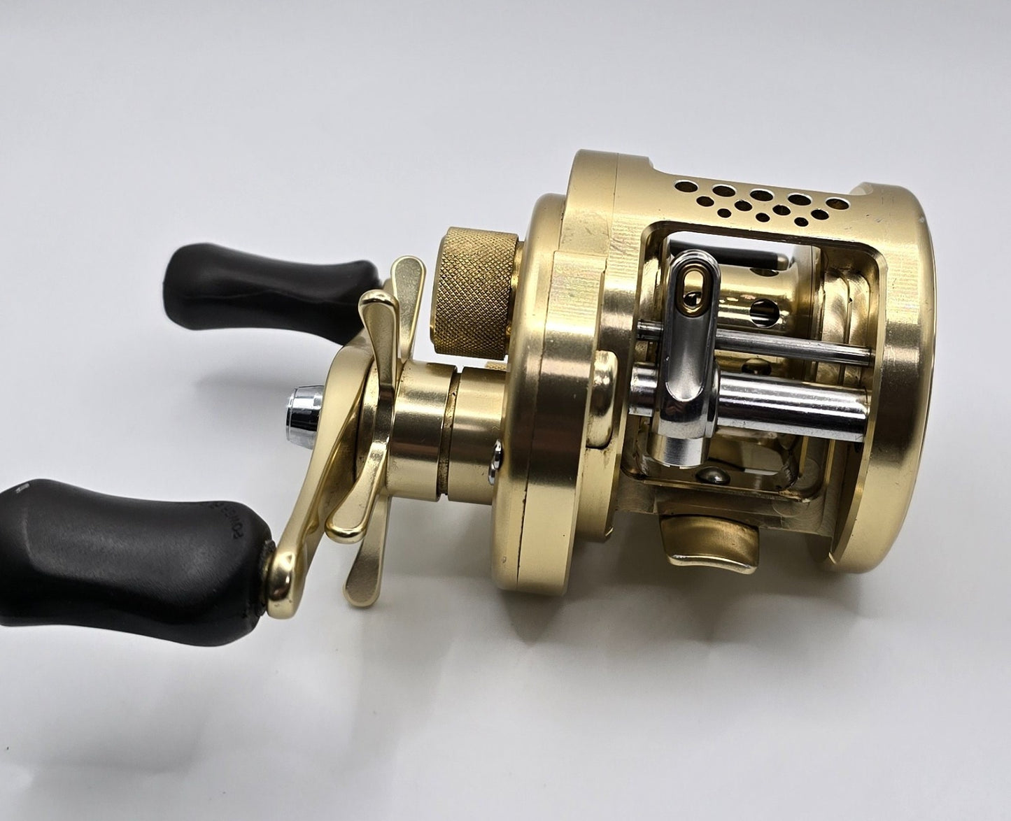 Shimano 01 Calcutta Conquest 200 Baitcast Reel Right Hand from Japan