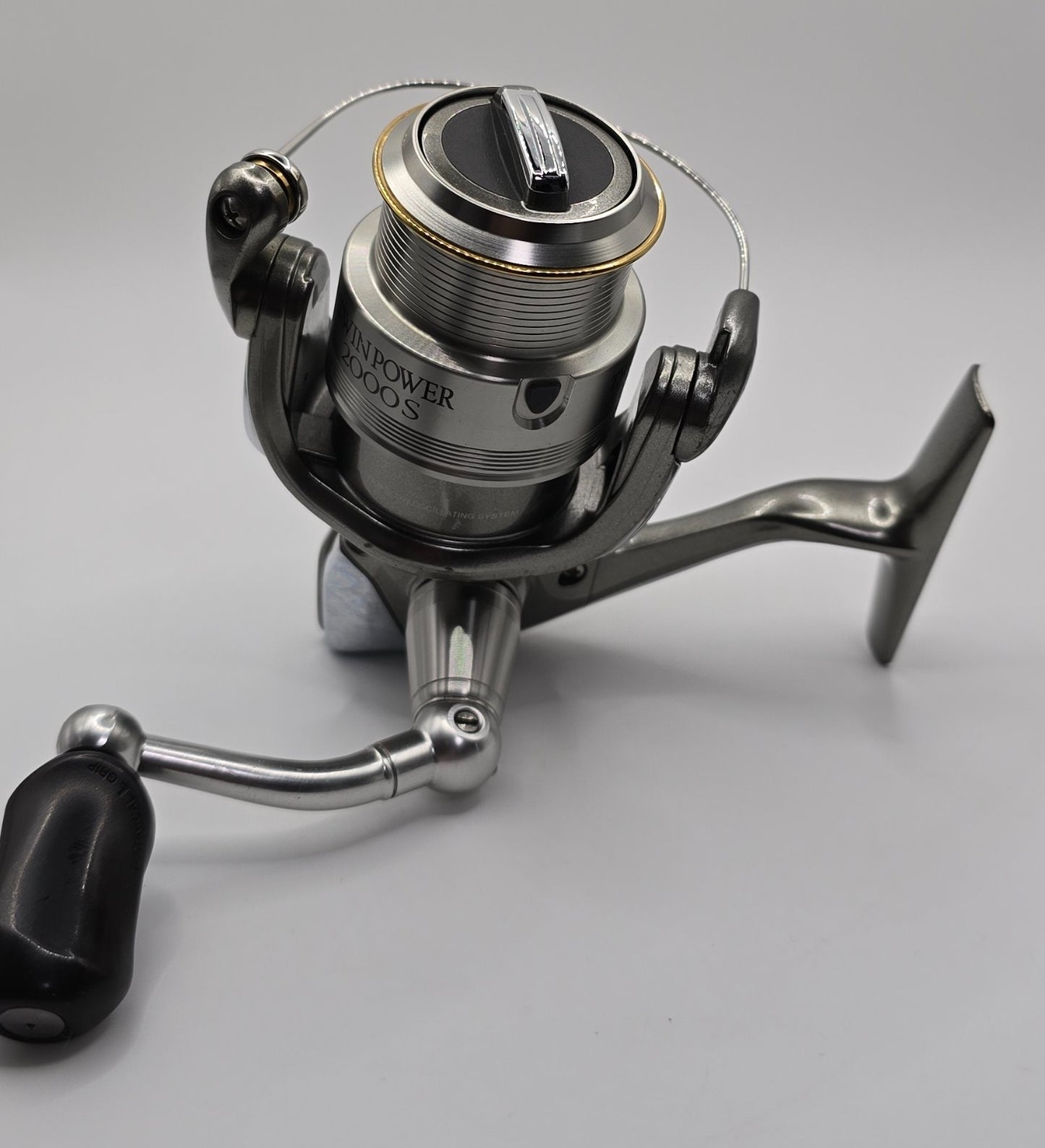 Shimano 05 Twin Power 2000 Spinning Reel from Japan