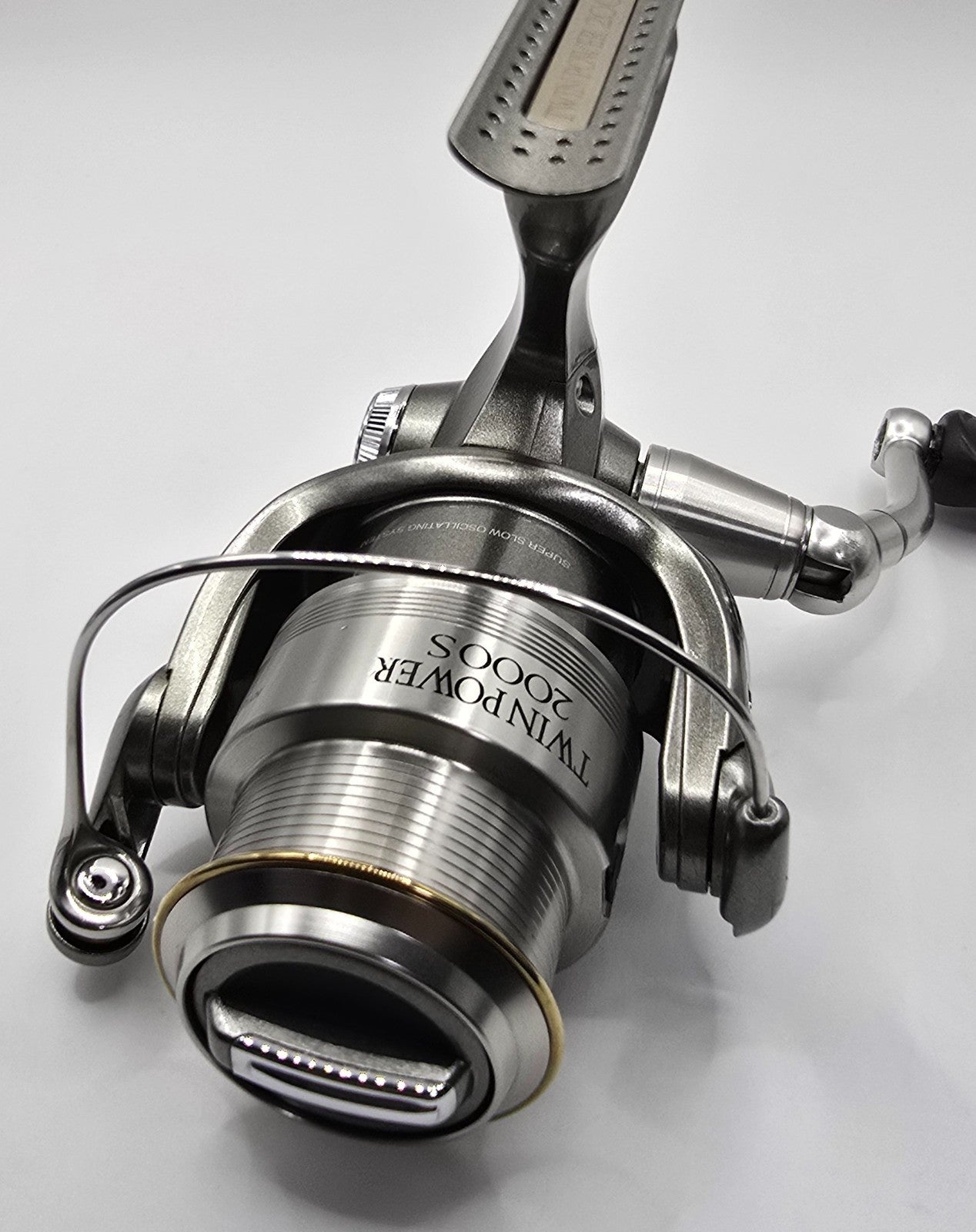Shimano 05 Twin Power 2000 Spinning Reel from Japan