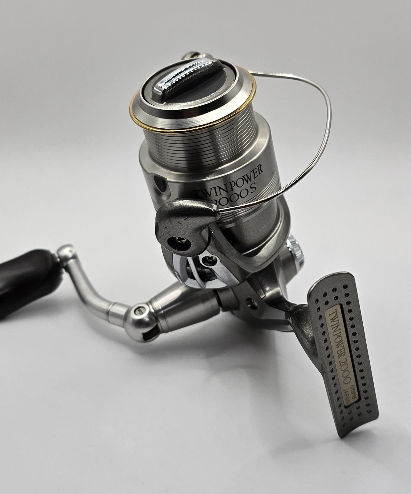 Shimano 05 Twin Power 2000 Spinning Reel from Japan