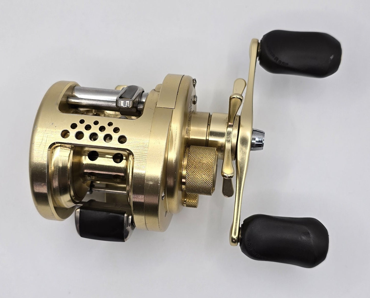 Shimano 01 Calcutta Conquest 200 Baitcast Reel Right Hand from Japan