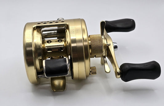 Shimano 01 Calcutta Conquest 200 Baitcast Reel Right Hand from Japan