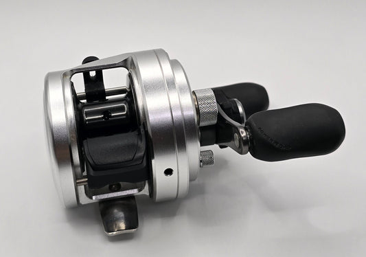 Shimano 12 Calcutta 200 Baitcast Reel Right Hand from Japan
