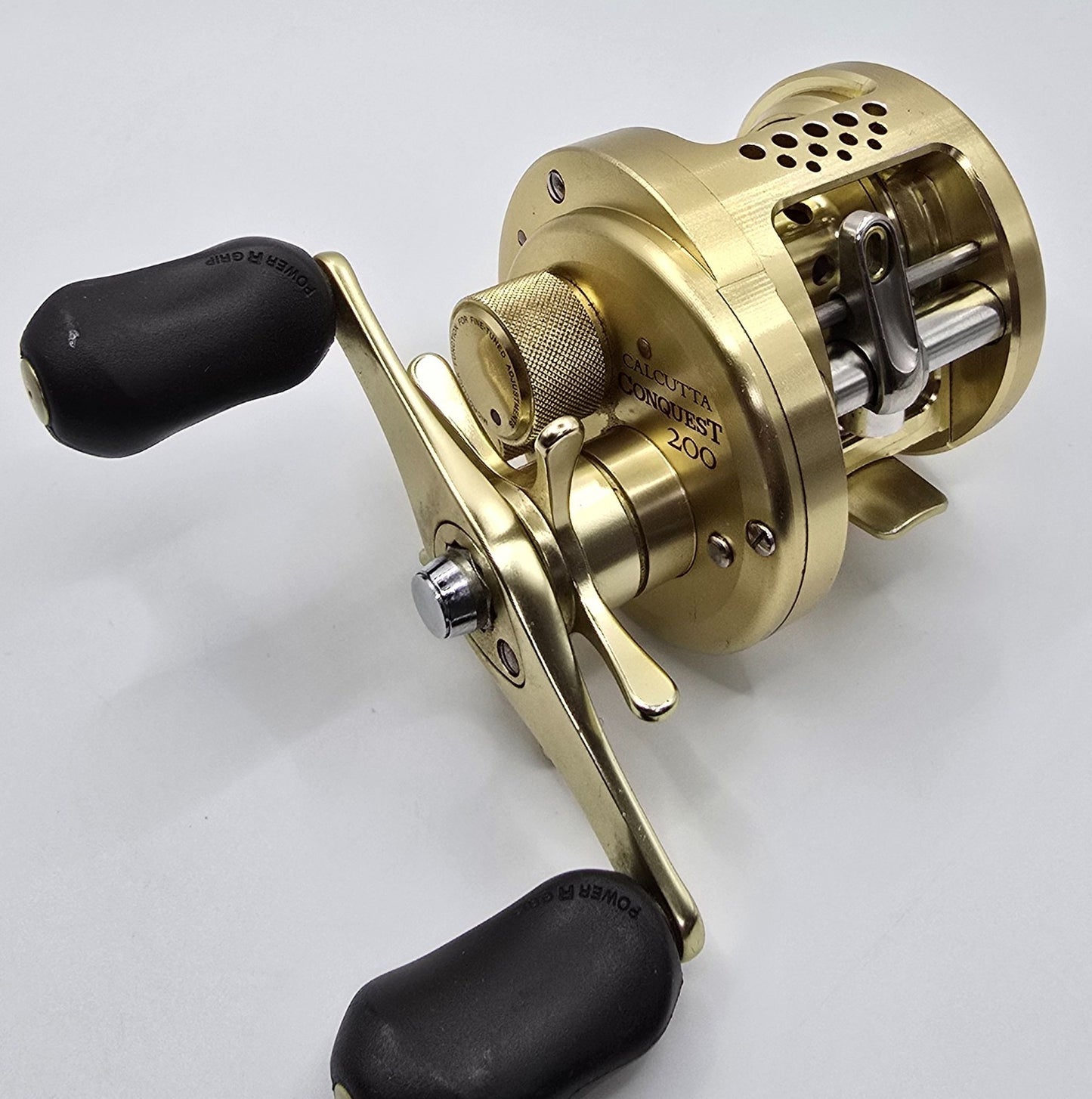 Shimano 01 Calcutta Conquest 200 Baitcast Reel Right Hand from Japan