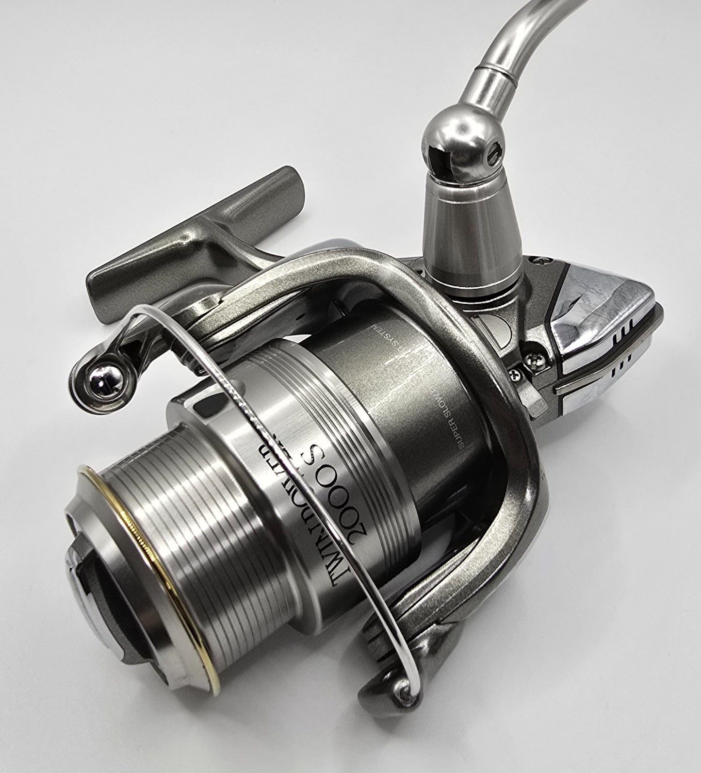 Shimano 05 Twin Power 2000 Spinning Reel from Japan