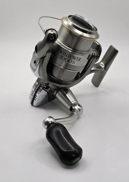 Shimano 05 Twin Power 2000 Spinning Reel from Japan