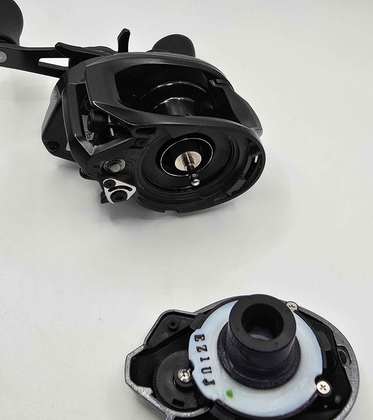 Shimano 23 SLX DC 70 Baitcast Reel Right Hand from Japan