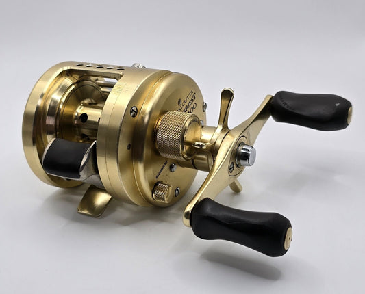Shimano 01 Calcutta Conquest 200 Baitcast Reel Right Hand from Japan