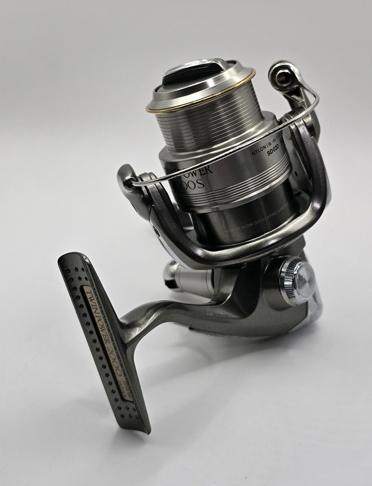 Shimano 05 Twin Power 2000 Spinning Reel from Japan