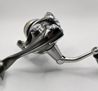 Shimano 05 Twin Power 2000 Spinning Reel from Japan