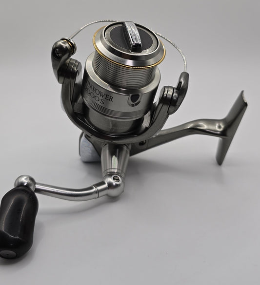 Shimano 05 Twin Power 2000 Spinning Reel from Japan