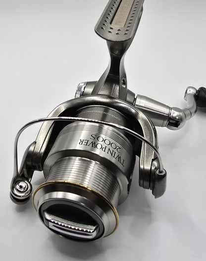Shimano 05 Twin Power 2000 Spinning Reel from Japan